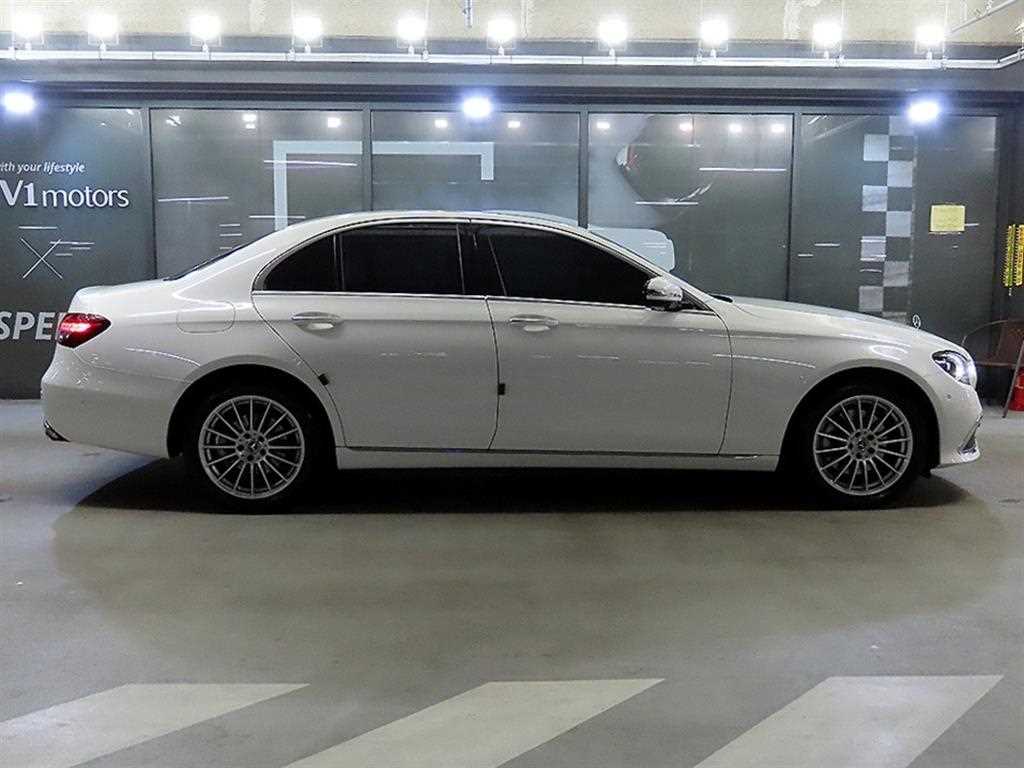 Mercedes Benz E class - Vista 3