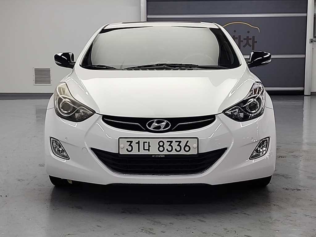 HYUNDAI Avante - Vista 2