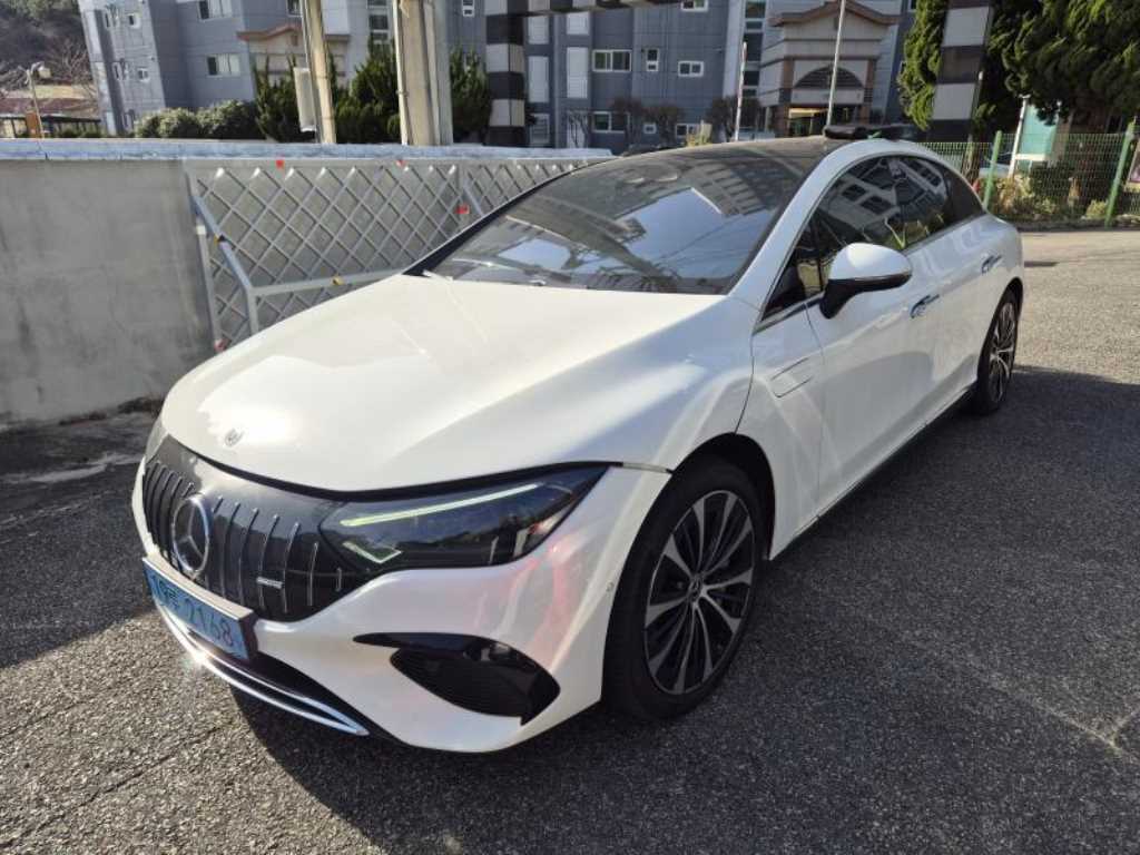 Mercedes Benz EQE - Vista 3