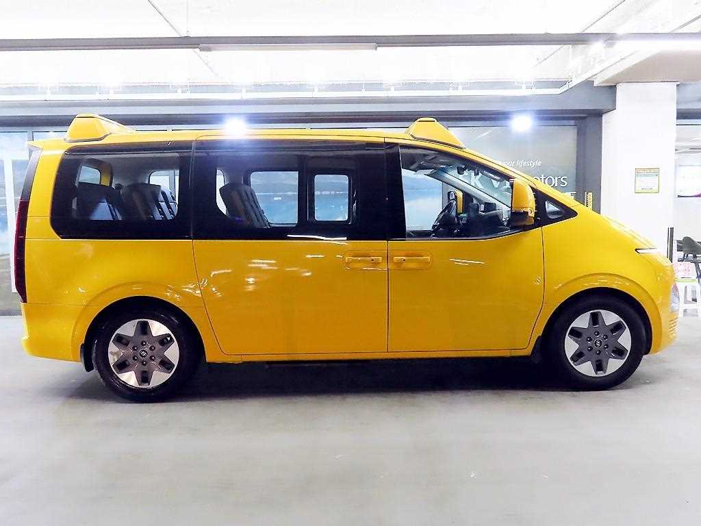 HYUNDAI Staria - Vista 3