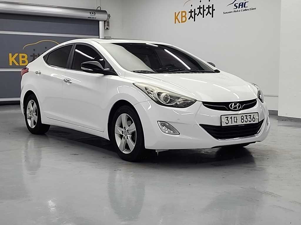 HYUNDAI Avante - Vista 4