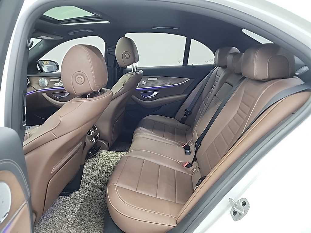 Mercedes Benz E class - Vista 12