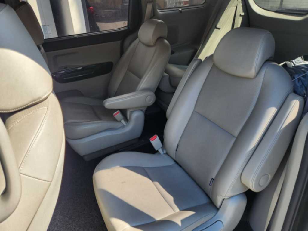 KIA Carnival - Vista 7