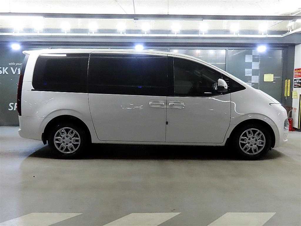 HYUNDAI Staria - Vista 3