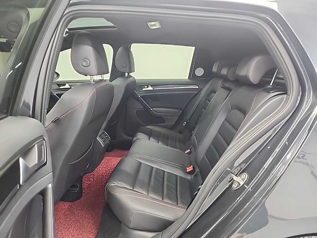 Volkswagen Golf - Vista 12