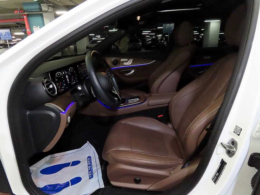 Mercedes Benz E class - Vista 6