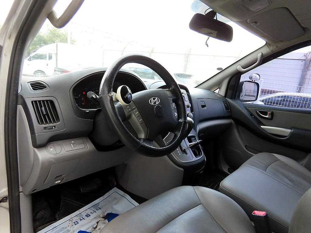 HYUNDAI Starex - Vista 7