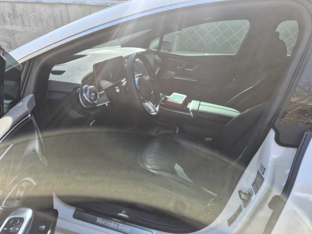 Mercedes Benz EQE - Vista 7