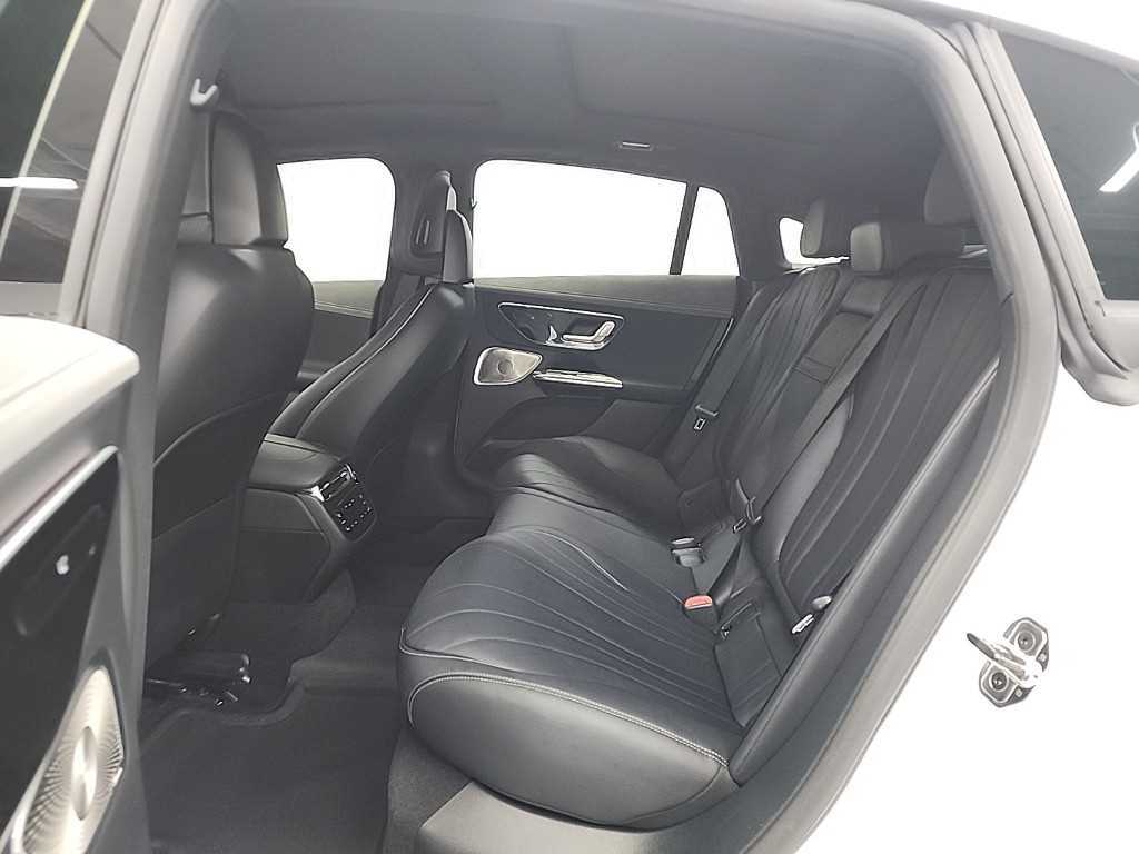 Mercedes Benz EQE - Vista 12
