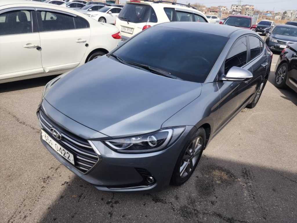 HYUNDAI Avante - Vista 3