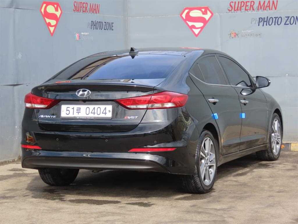 HYUNDAI Avante - Vista 3