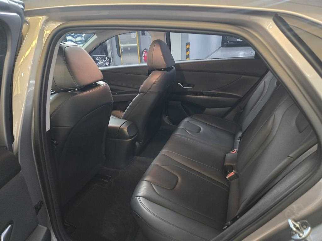 HYUNDAI Avante - Vista 7