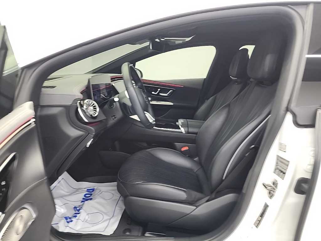Mercedes Benz EQE - Vista 11