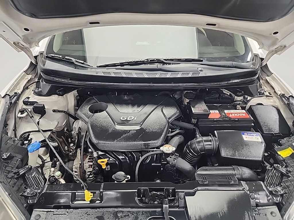 HYUNDAI Avante - Vista 5