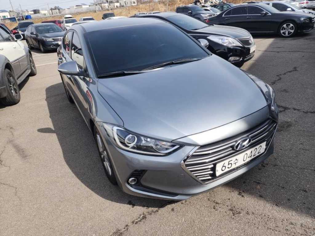 HYUNDAI Avante - Vista 2