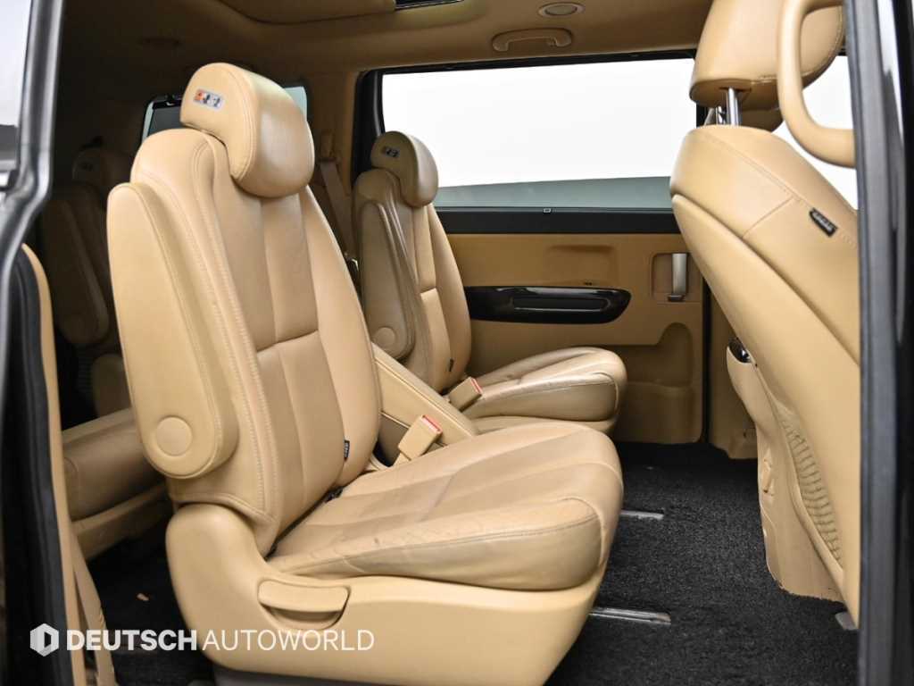 KIA Carnival - Vista 12