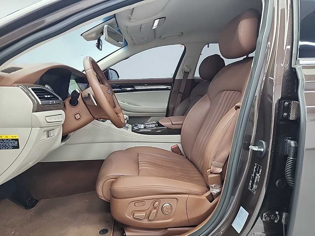 Genesis G90 - Vista 11