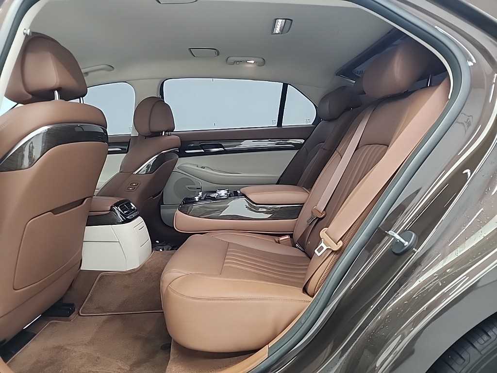 Genesis G90 - Vista 12