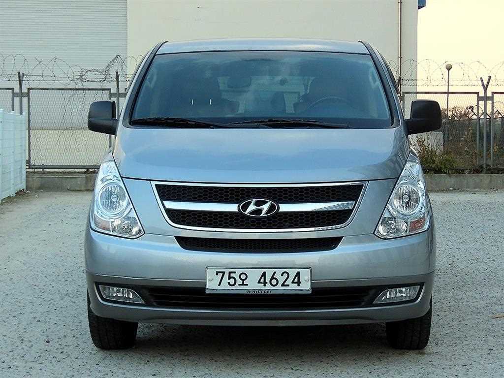 HYUNDAI Starex 2011 Plateado - Importación desde Corea - HF Imports Iquique - Foto 1