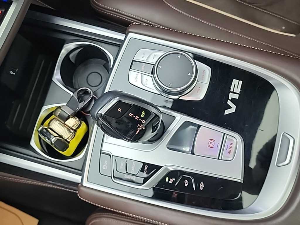 BMW 7 Series - Vista 8