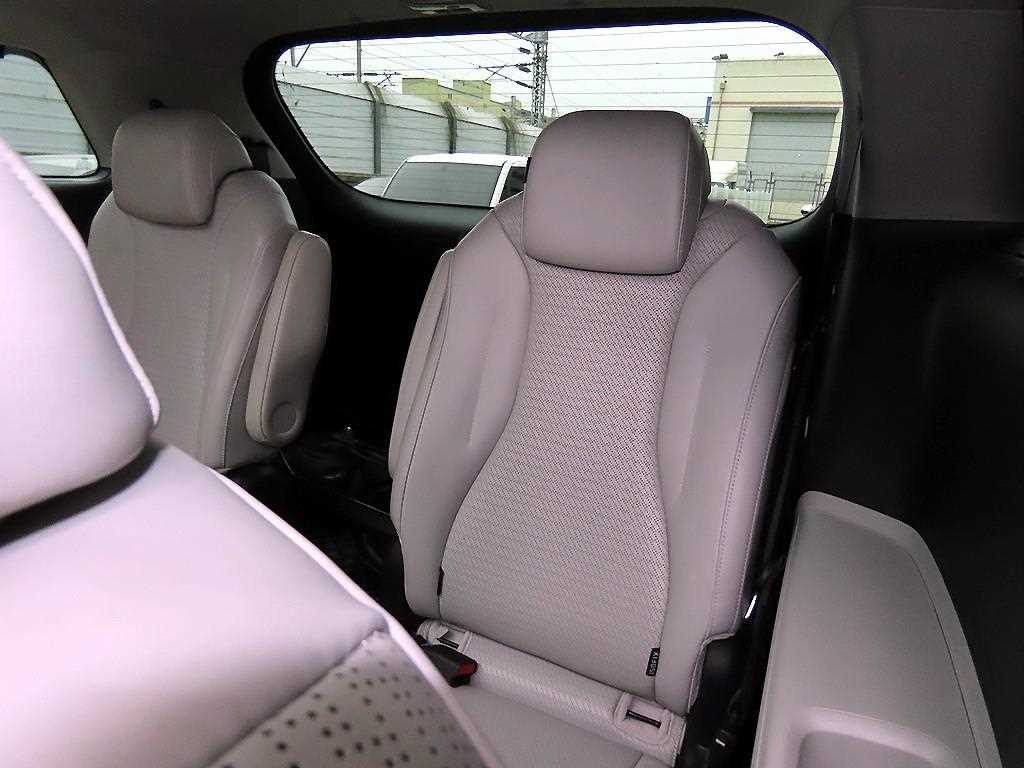 KIA Carnival - Vista 7