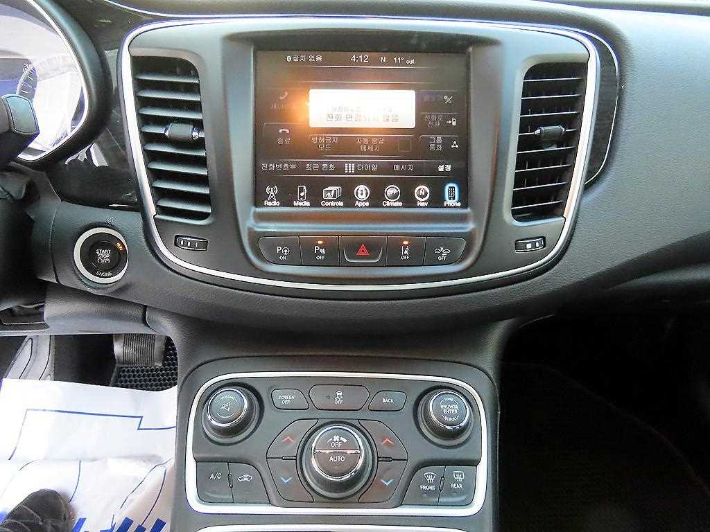 Chrysler 200 - Vista 12
