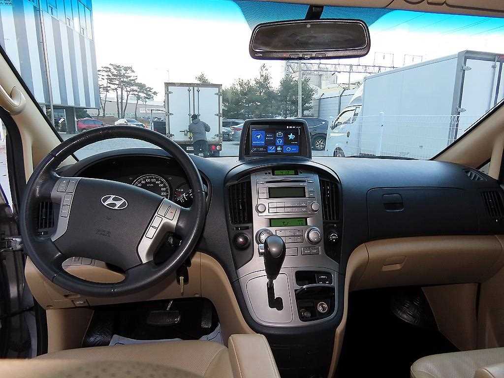 HYUNDAI Starex - Vista 8