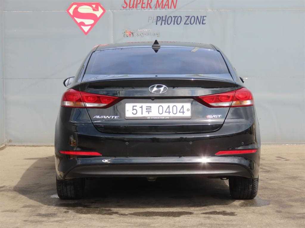 HYUNDAI Avante - Vista 4