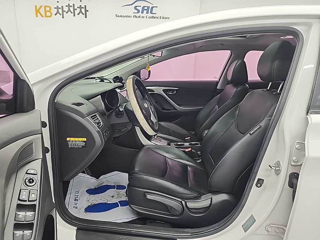 HYUNDAI Avante - Vista 11