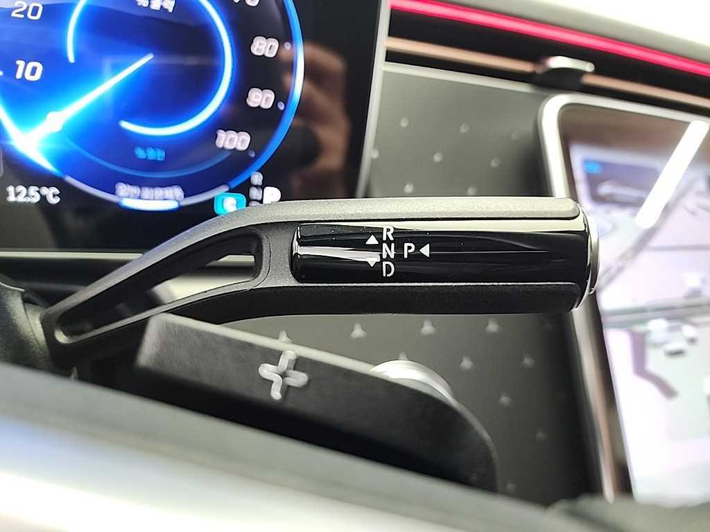 Mercedes Benz EQE - Vista 8