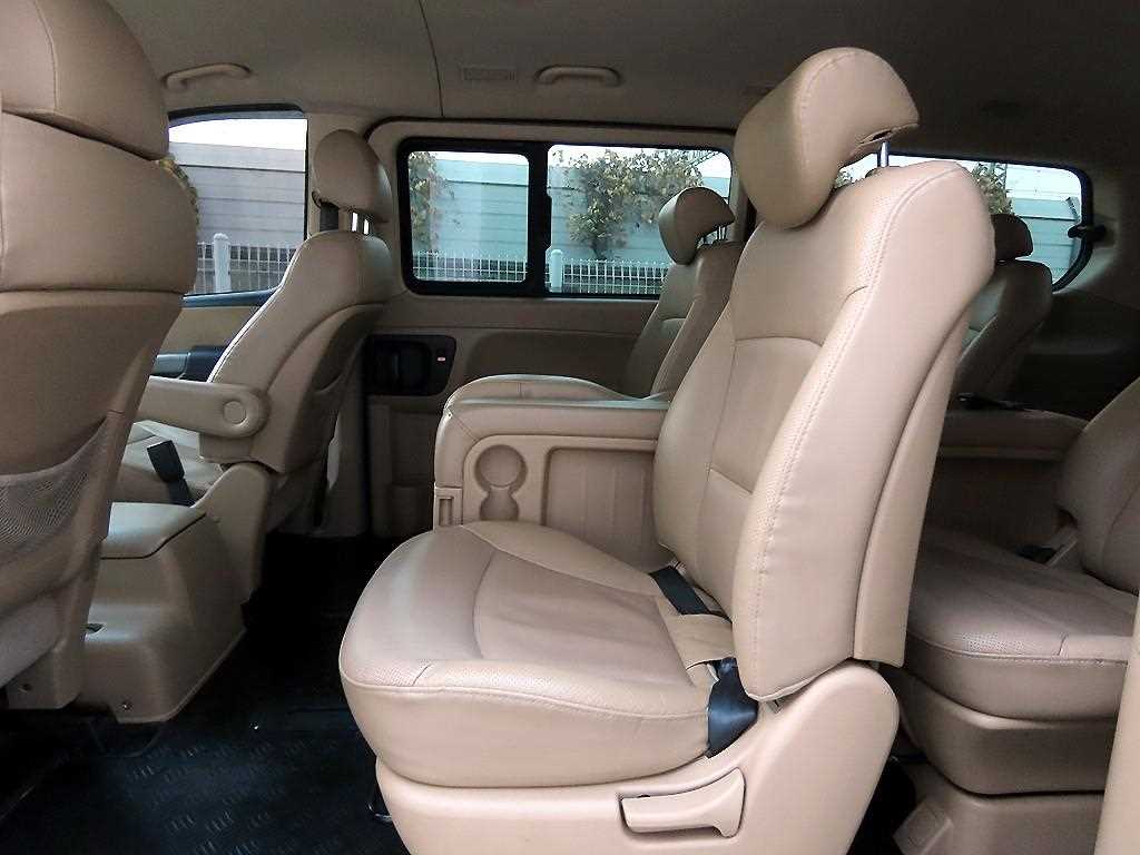 HYUNDAI Starex - Vista 6