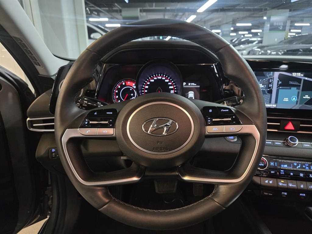 HYUNDAI Avante - Vista 11