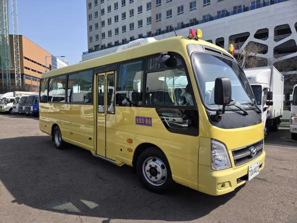 medium and large bus Hyundai bus - Vista 3