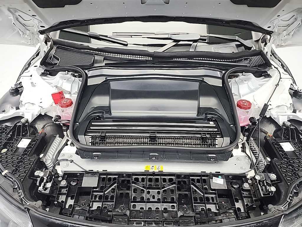 Mercedes Benz EQE - Vista 5