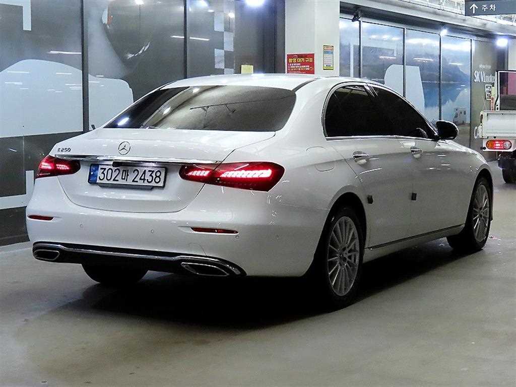 Mercedes Benz E class - Vista 4