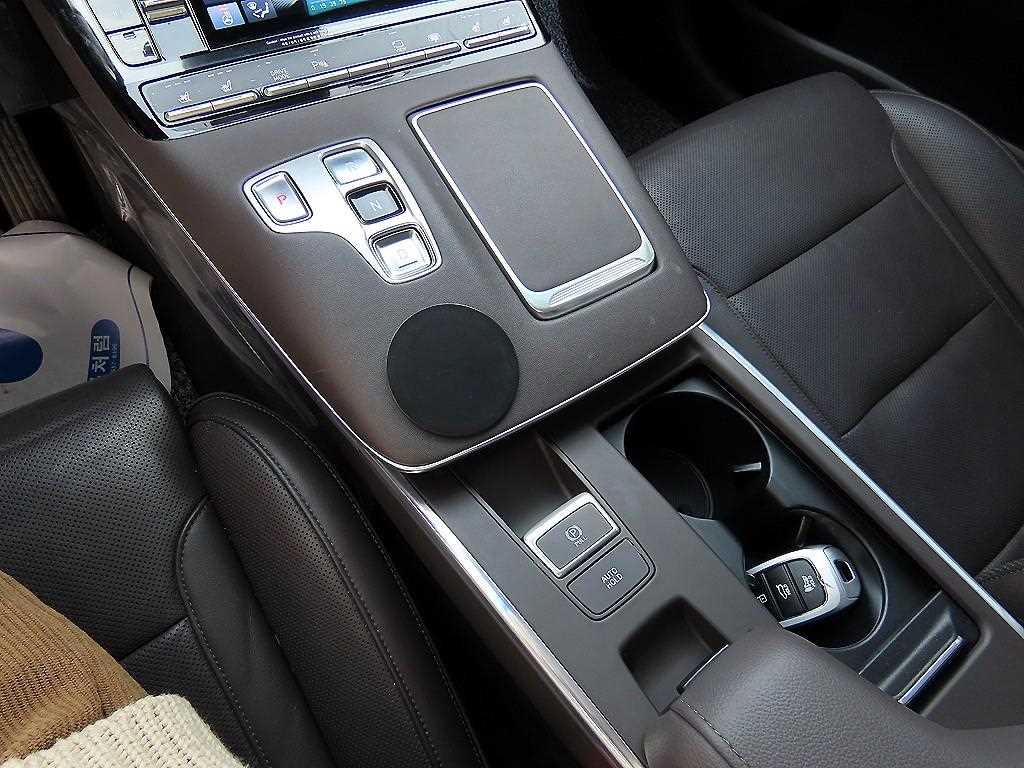 HYUNDAI Grandeur - Vista 10