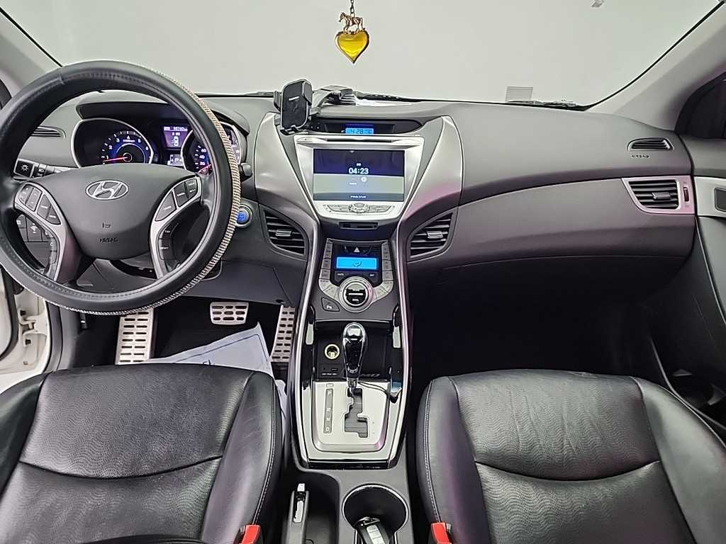 HYUNDAI Avante - Vista 7