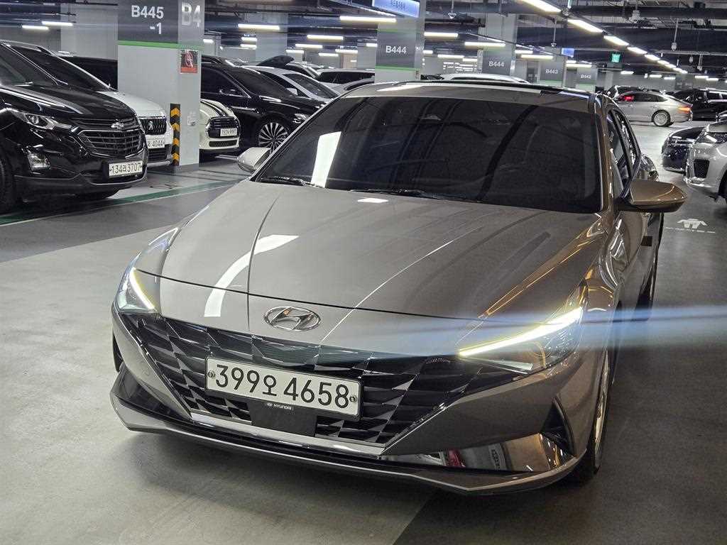 HYUNDAI Avante - Vista 2