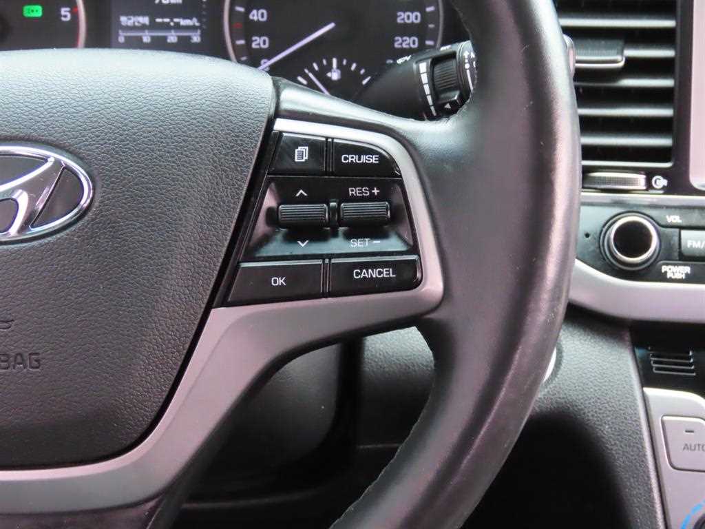 HYUNDAI Avante - Vista 12