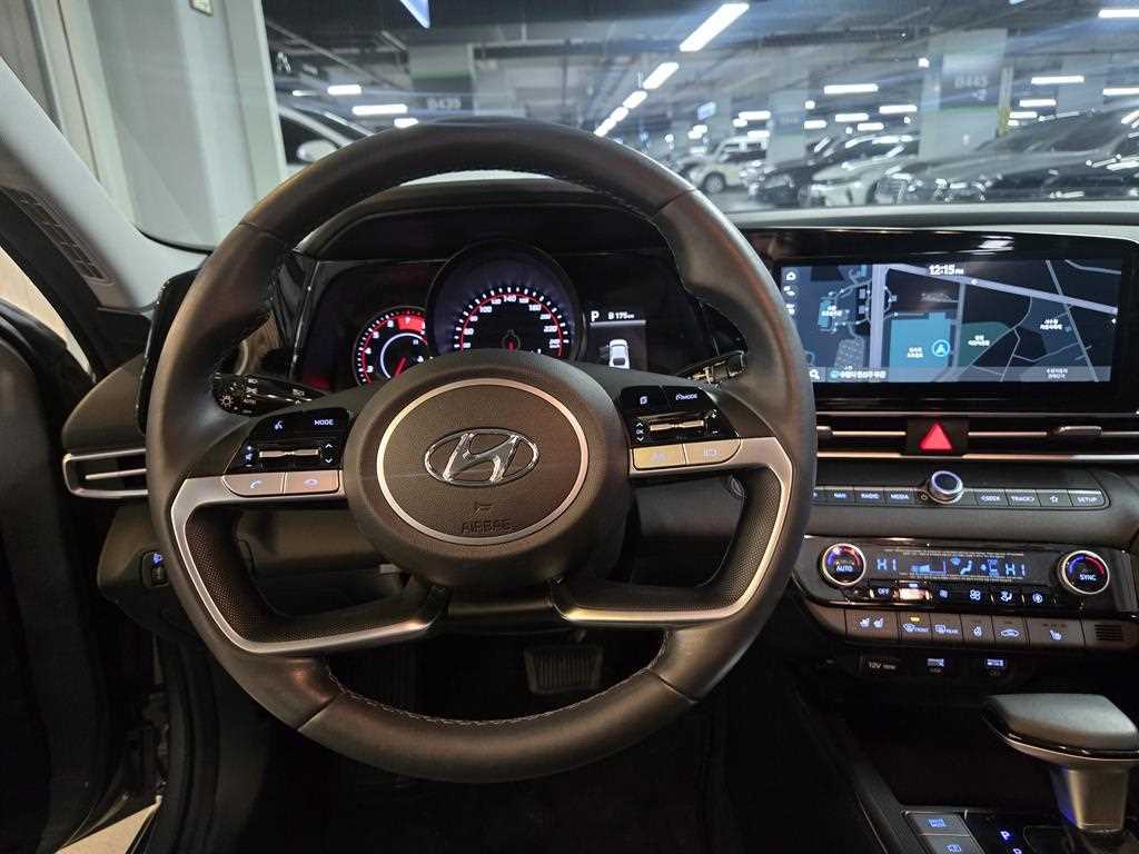 HYUNDAI Avante - Vista 10