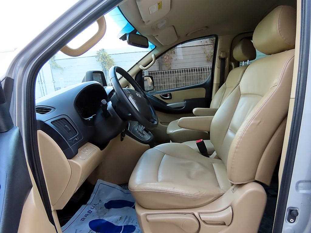 HYUNDAI Starex - Vista 5