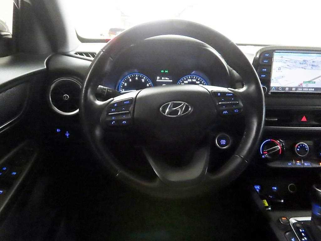HYUNDAI Kona - Vista 8