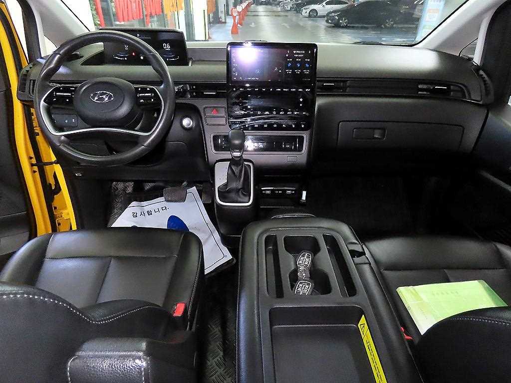 HYUNDAI Staria - Vista 10