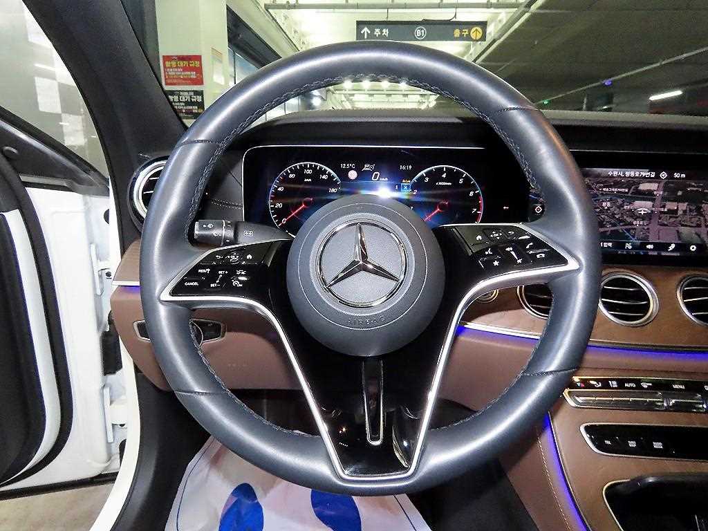 Mercedes Benz E class - Vista 8