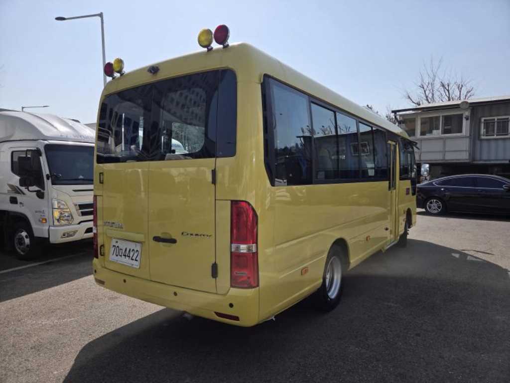 medium and large bus Hyundai bus - Vista 4