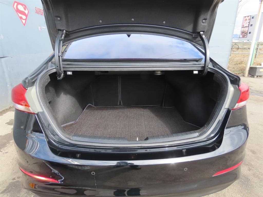 HYUNDAI Avante - Vista 5