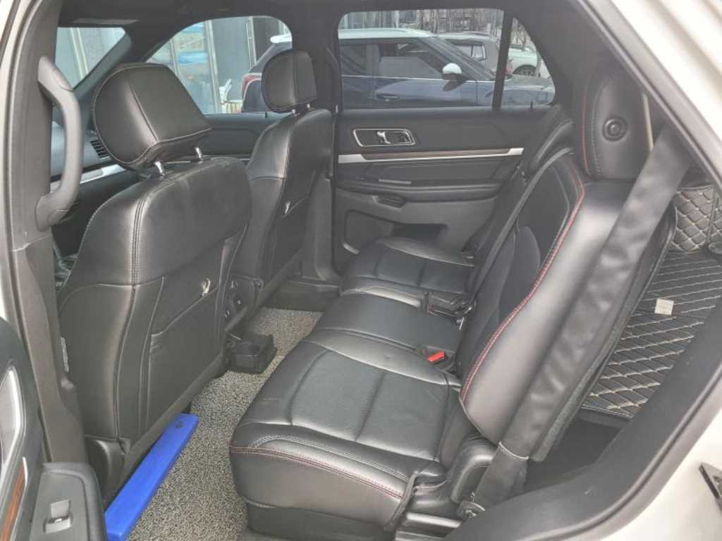 Ford Explorer - Vista 4