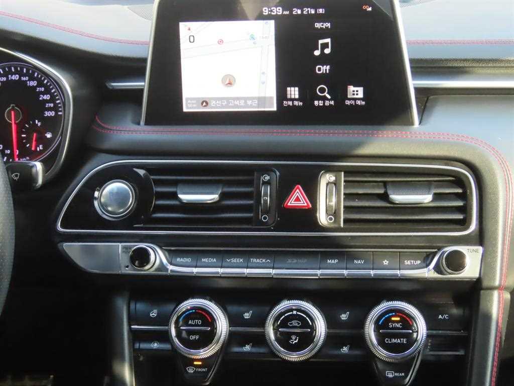 Genesis G70 - Vista 11