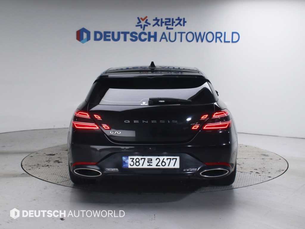 Genesis G70 - Vista 4