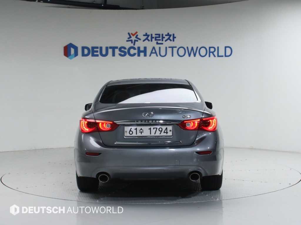 Infiniti Q - Vista 4